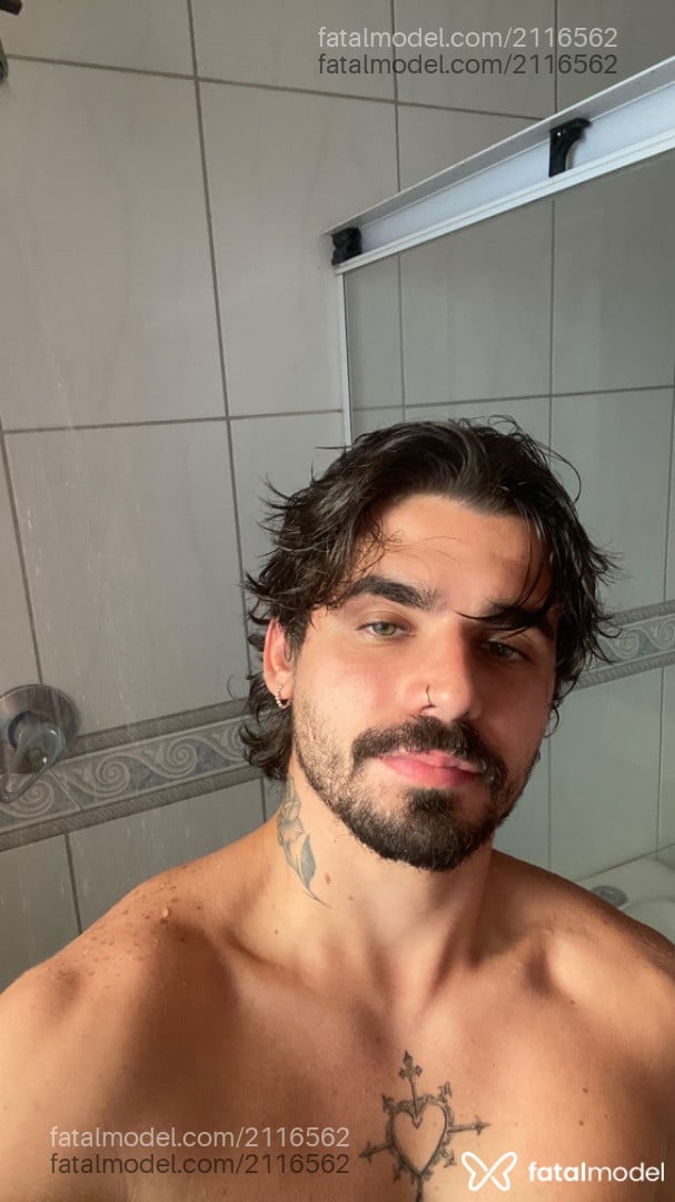 Acompanhante homem morena (o) de olhos verdes em São Paulo Acompanhante homem morena (o) de olhos verdes em São Paulo - Italiano