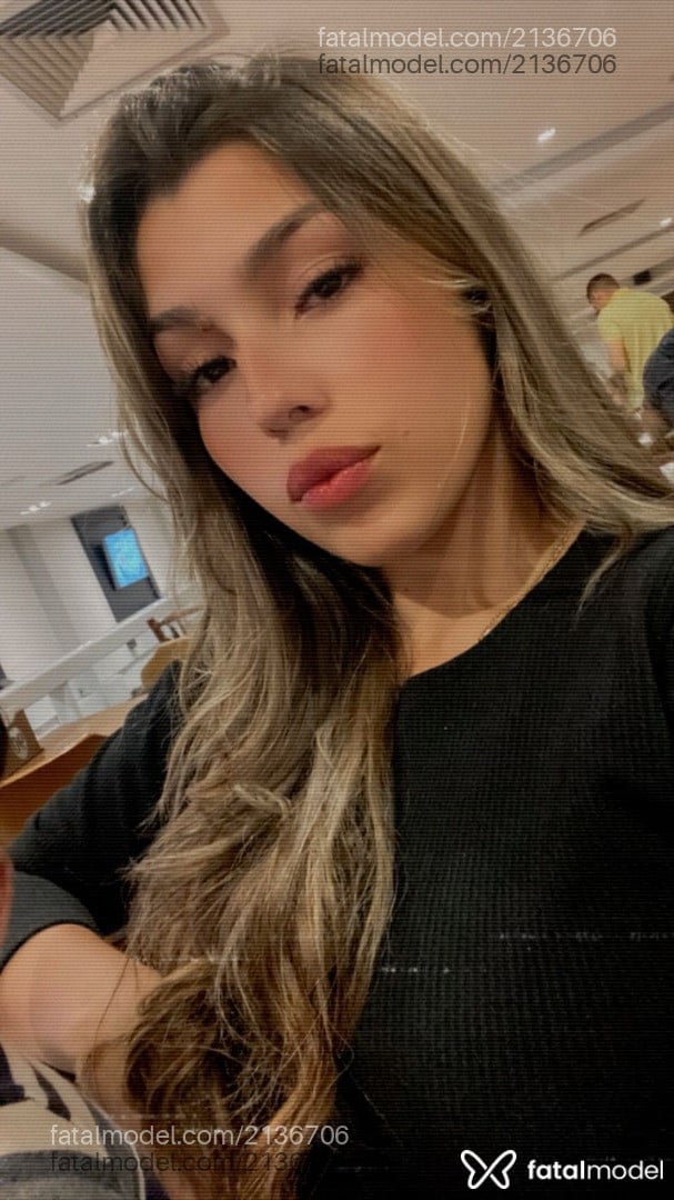 Acompanhante mulher morena (o) de olhos castanhos em Porto Alegre Acompanhante mulher morena (o) de olhos castanhos em Porto Alegre - Martina