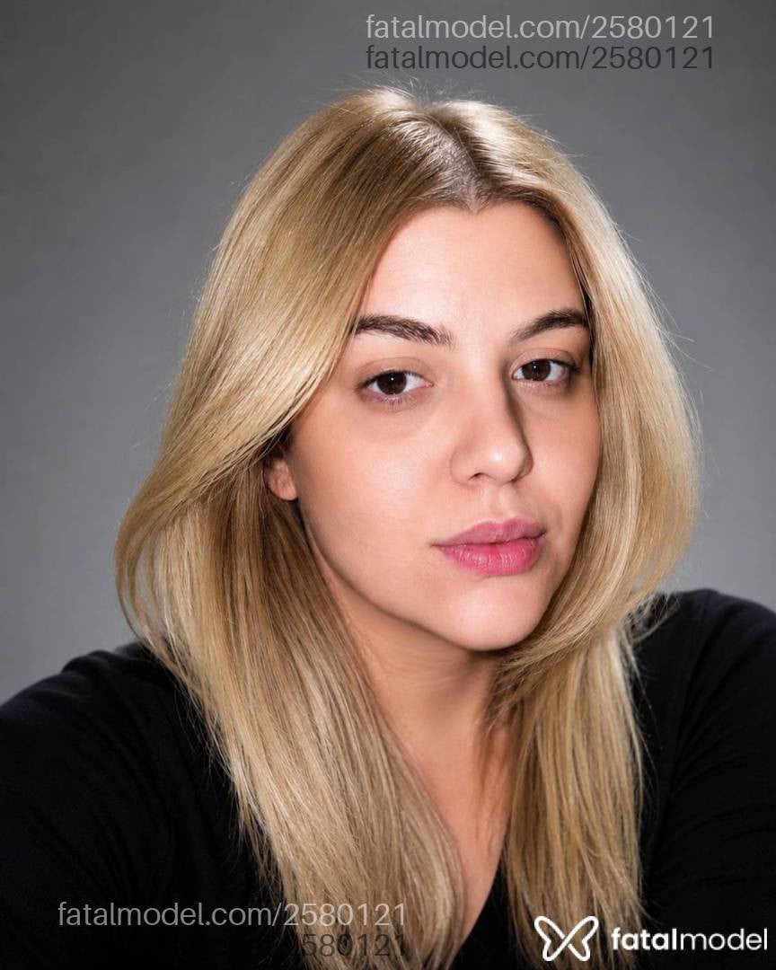 Acompanhante mulher loira (o) de olhos castanhos - Babicr