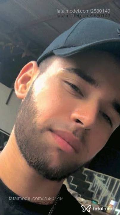 Acompanhante homem morena (o) de olhos castanhos em Cascavel - Cleito