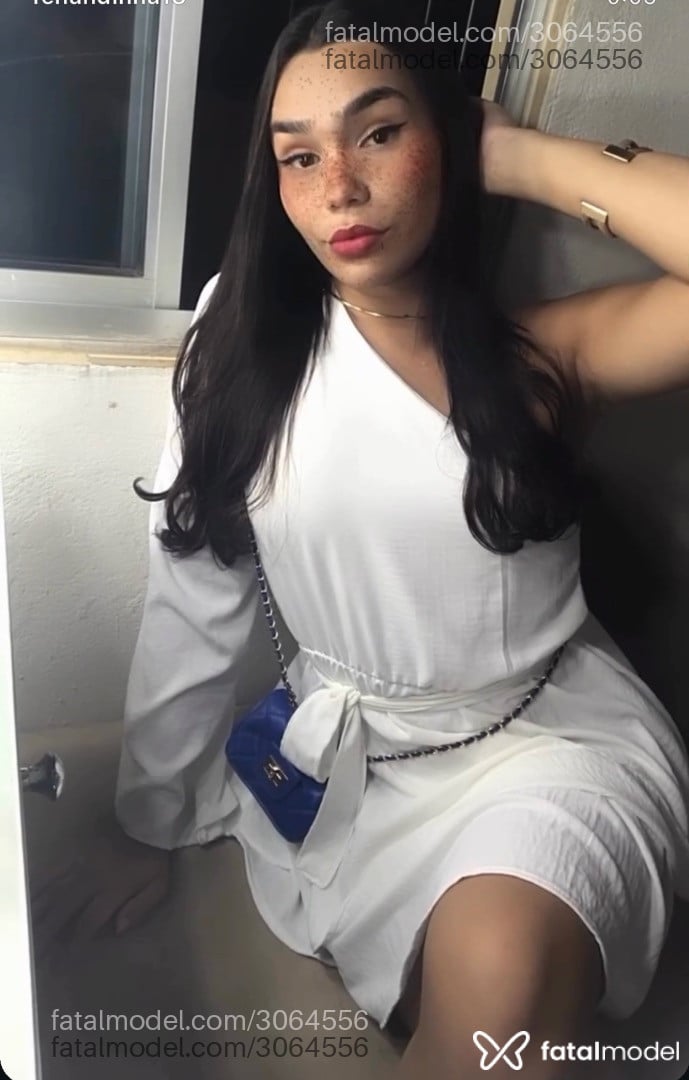 Acompanhante mulher trans com cabelo castanho de olhos castanhos em Araxá Acompanhante mulher trans com cabelo castanho de olhos castanhos em Araxá - Fernanda