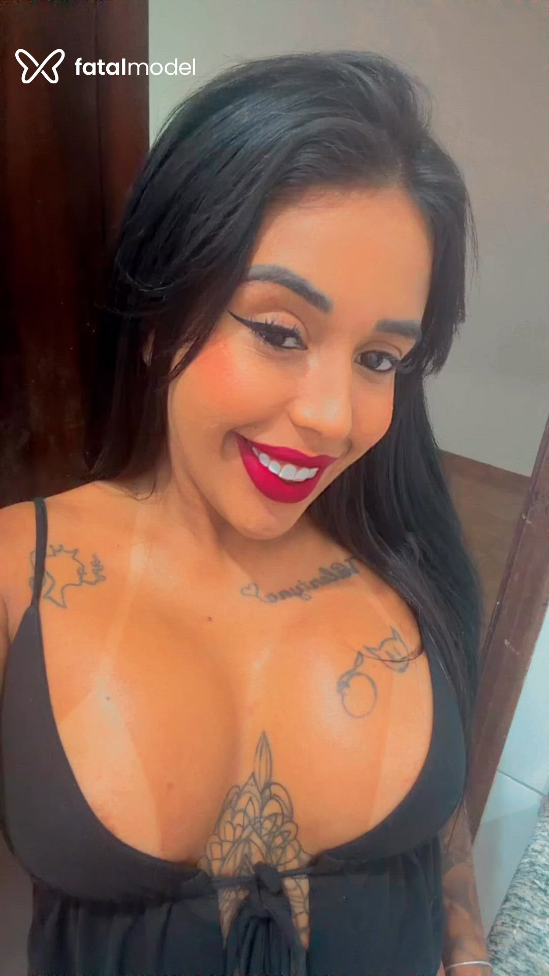 Acompanhante mulher morena (o) de olhos castanhos - índiaa