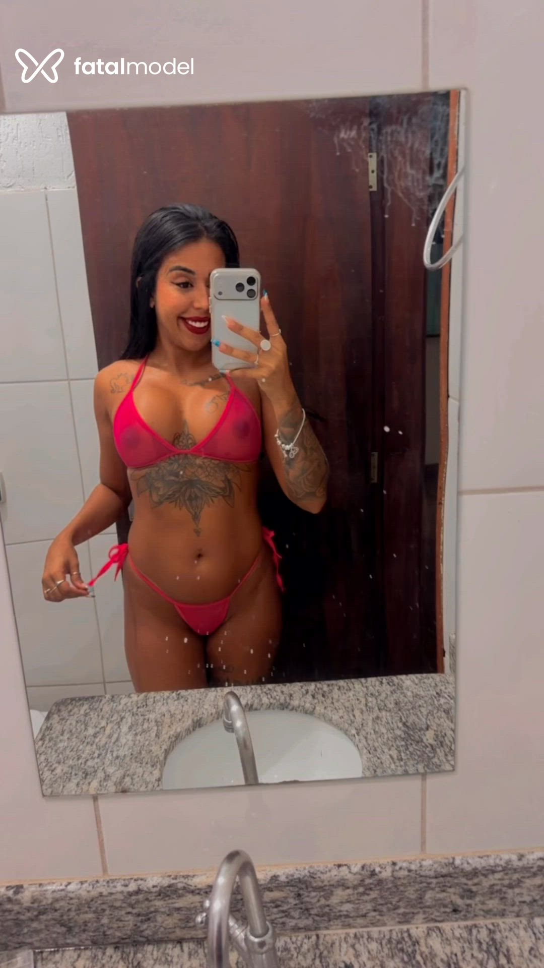 Acompanhante mulher morena (o) de olhos castanhos - índiaa