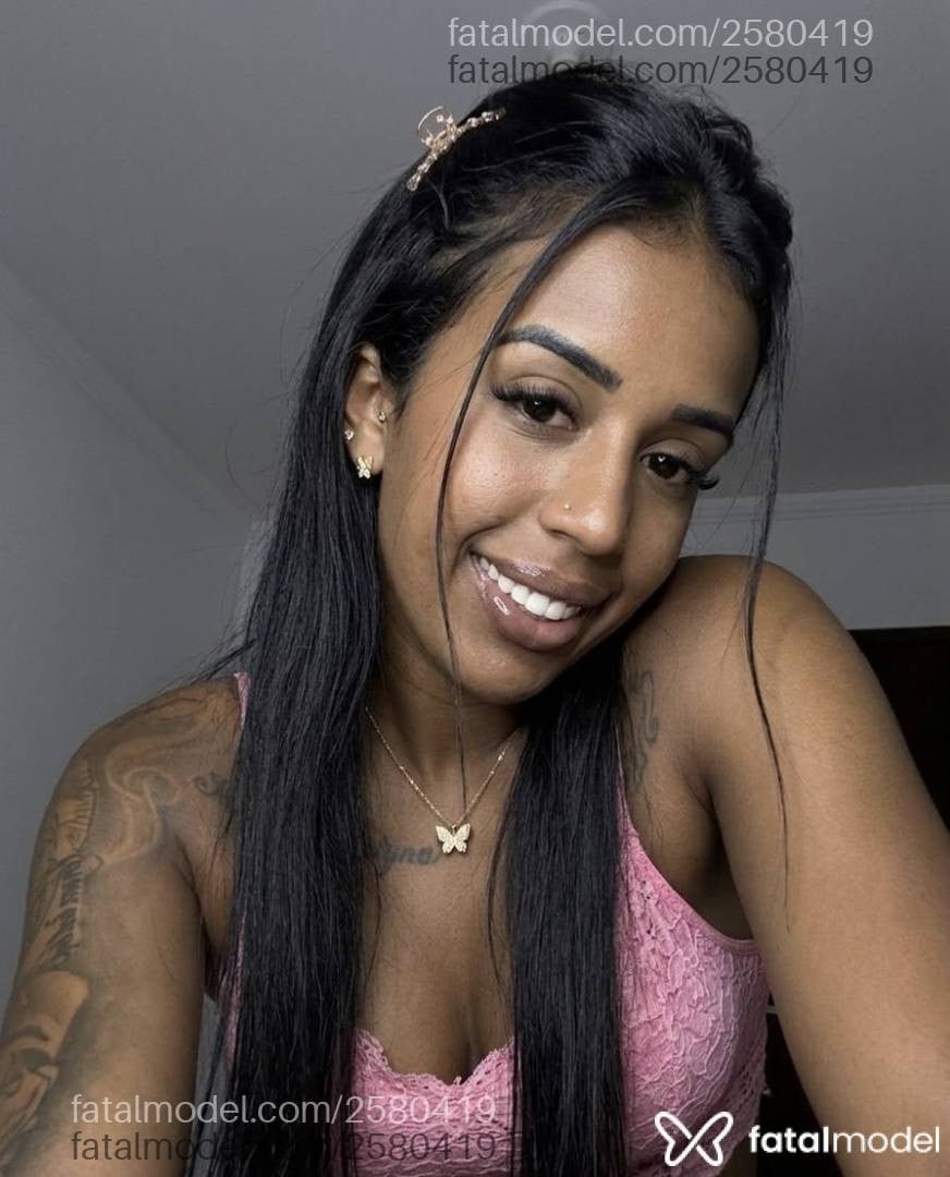Acompanhante mulher morena (o) de olhos castanhos - Indinha