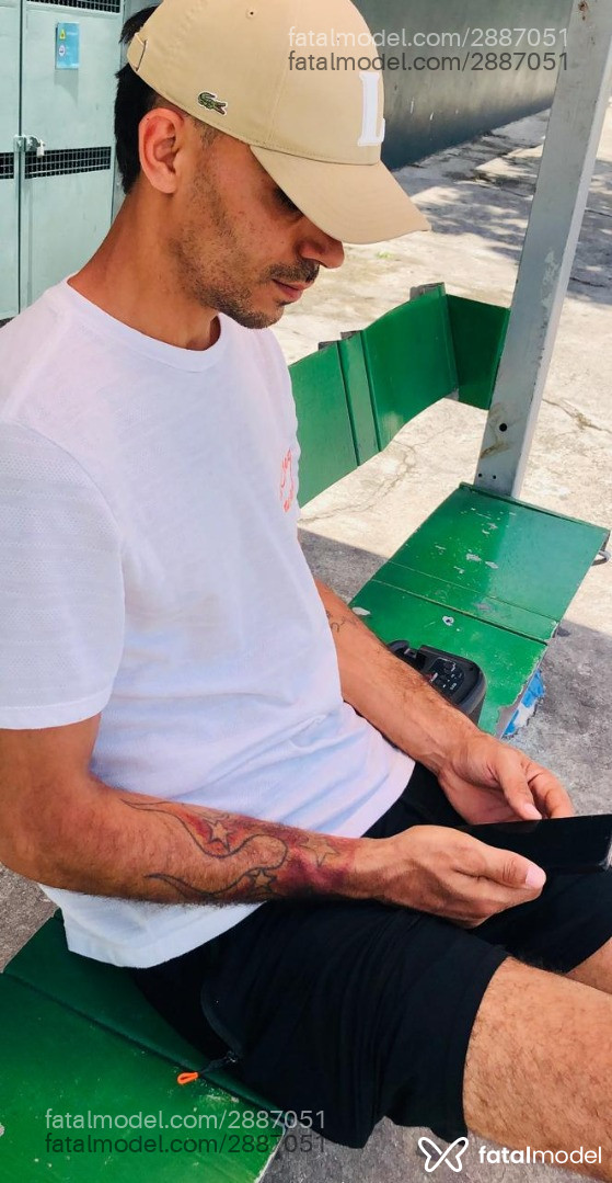 Acompanhante homem morena (o) de olhos pretos em Virtual Acompanhante homem morena (o) de olhos pretos em Virtual - Samuka