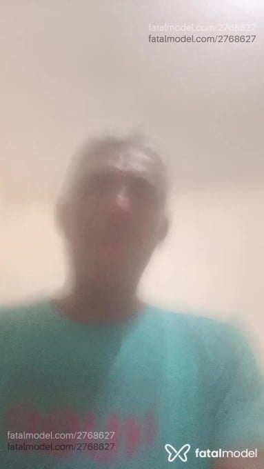 Acompanhante homem com cabelo grisalho de olhos castanhos - Osnar Acompanhante homem com cabelo grisalho de olhos castanhos - Osnar