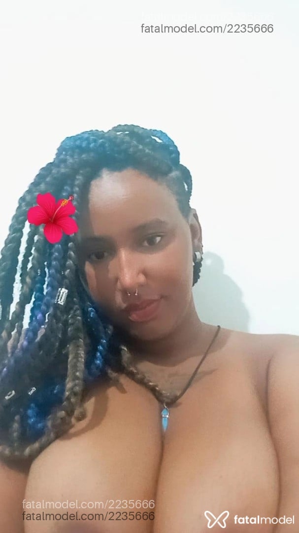 Acompanhante mulher com cabelo colorido de olhos castanhos em Vitória - Malu Olyver