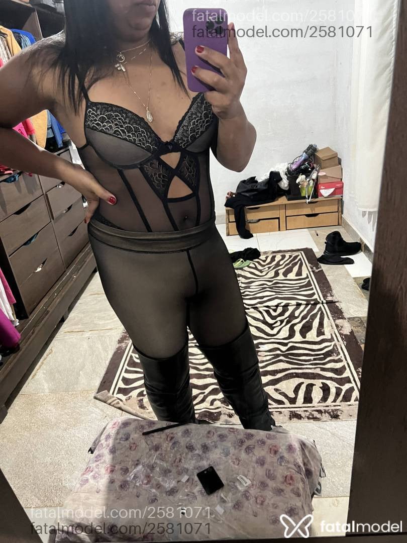 Acompanhante mulher trans com cabelo castanho de olhos castanhos em Águas de Lindóia - Mimiputinha