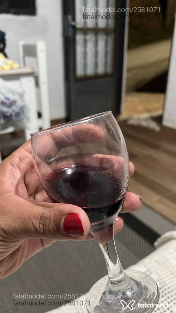 Acompanhante mulher trans com cabelo castanho de olhos castanhos em Águas de Lindóia - Mimiputinha