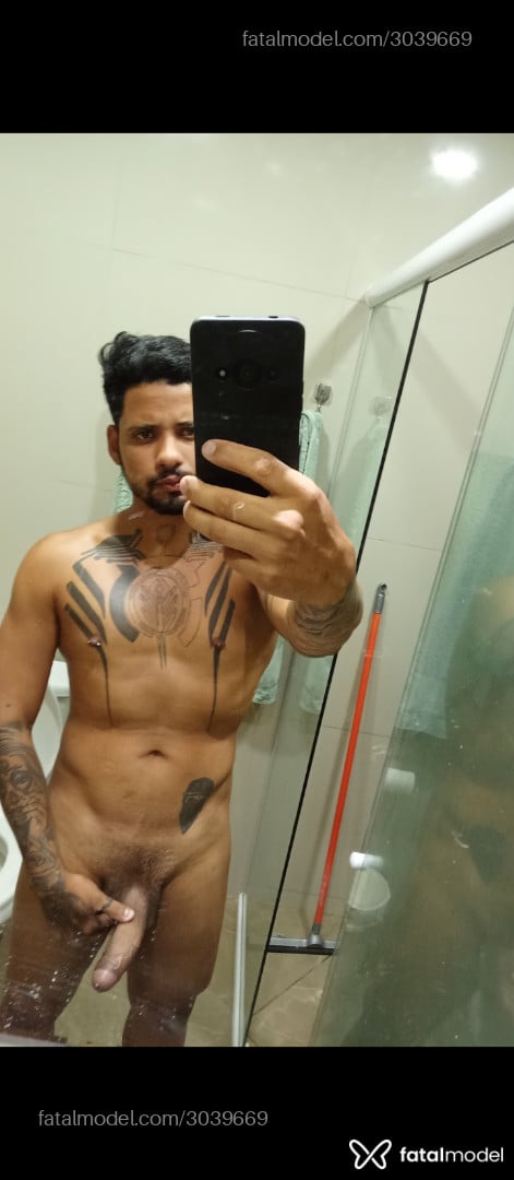 Acompanhante homem morena (o) de olhos pretos - Jhow Mariano Acompanhante homem morena (o) de olhos pretos - Jhow Mariano