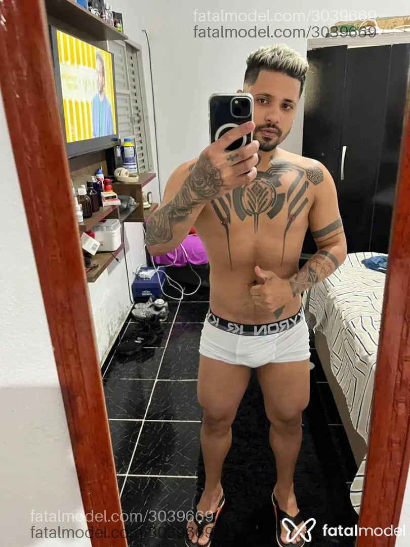 Acompanhante homem morena (o) de olhos pretos - Jhow Mariano Acompanhante homem morena (o) de olhos pretos - Jhow Mariano