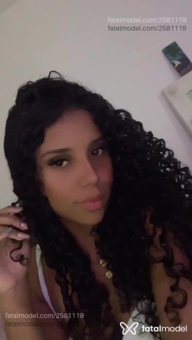Acompanhante mulher morena (o) de olhos mel em Armação dos Búzios - Vitória