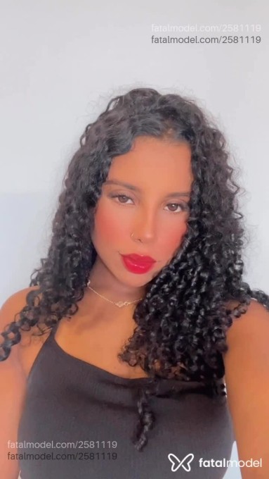 Acompanhante mulher morena (o) de olhos mel em Armação dos Búzios - Vitória