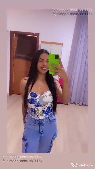 Acompanhante mulher morena (o) de olhos pretos - Alice Acompanhante mulher morena (o) de olhos pretos - Alice