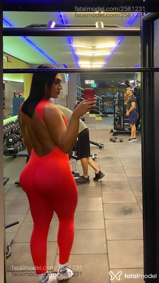 Acompanhante mulher trans com cabelo castanho de olhos pretos em Santarém - Luana Alfaia