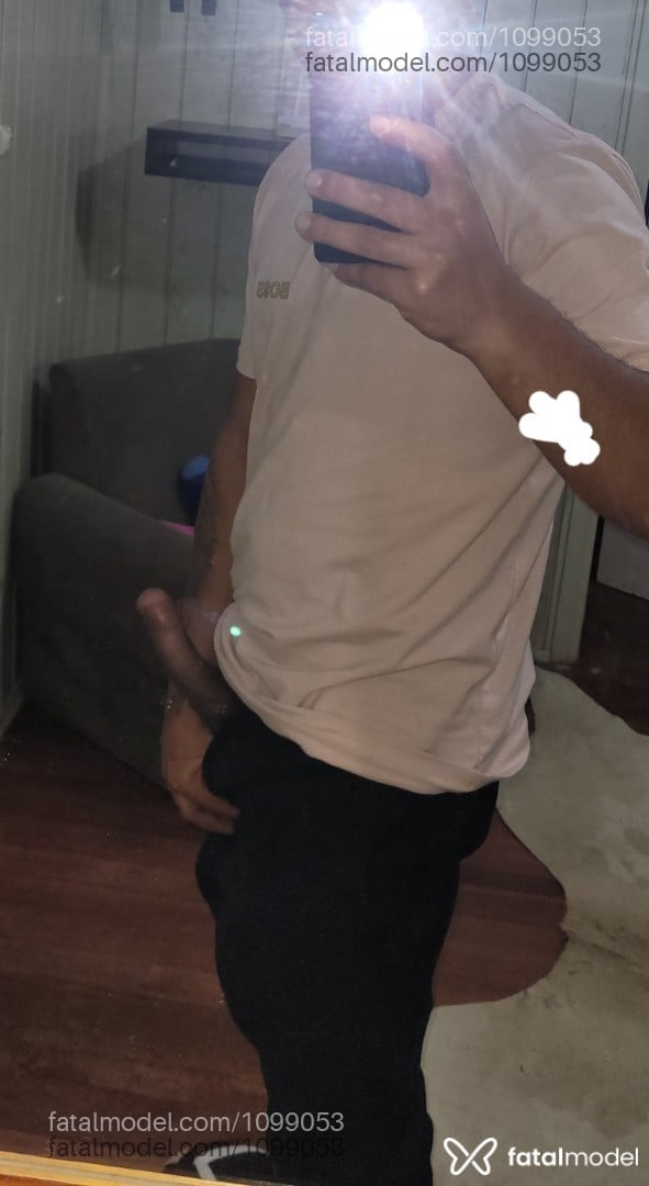 Acompanhante homem com cabelo castanho de olhos castanhos em Virtual - Moreno novado