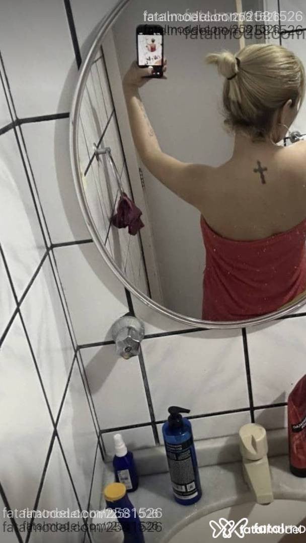 Acompanhante mulher loira (o) de olhos azuis - Gaby Macedo