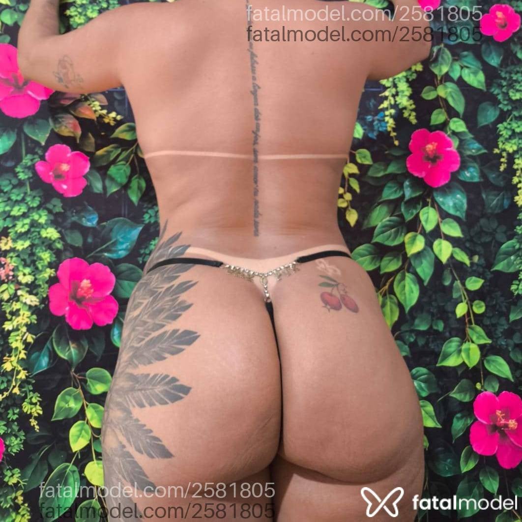 Acompanhante mulher com cabelo castanho de olhos castanhos - Lanybb