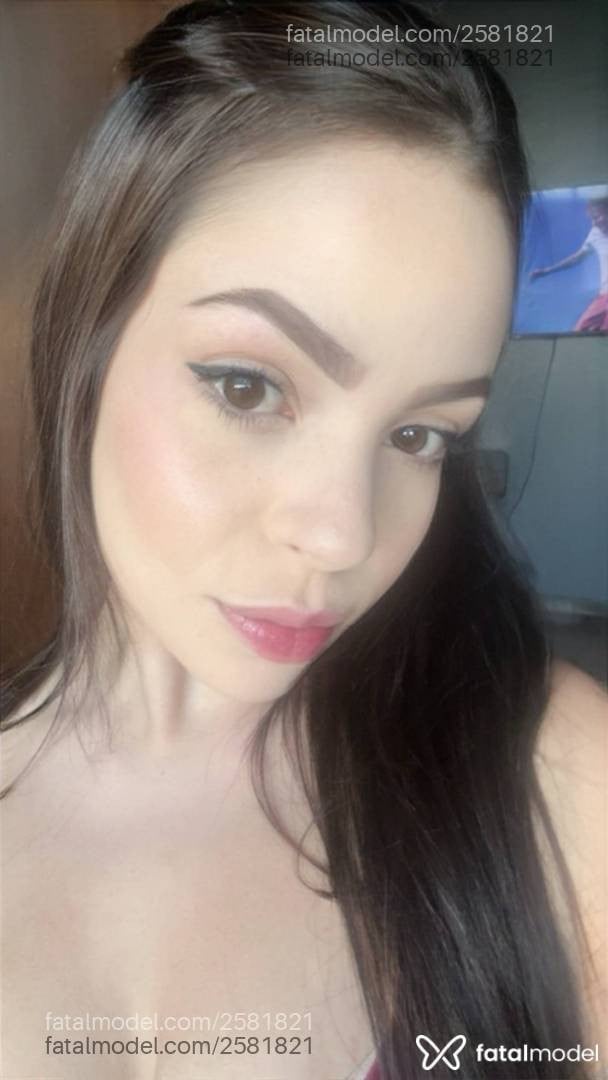 Acompanhante mulher morena (o) de olhos castanhos - Yasmin