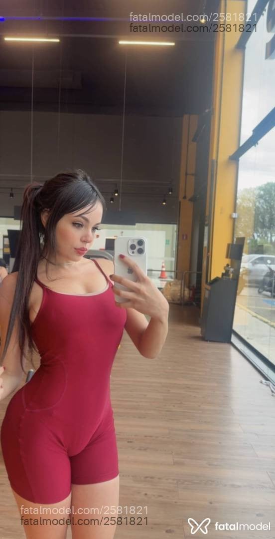 Acompanhante mulher morena (o) de olhos castanhos - Yasmin