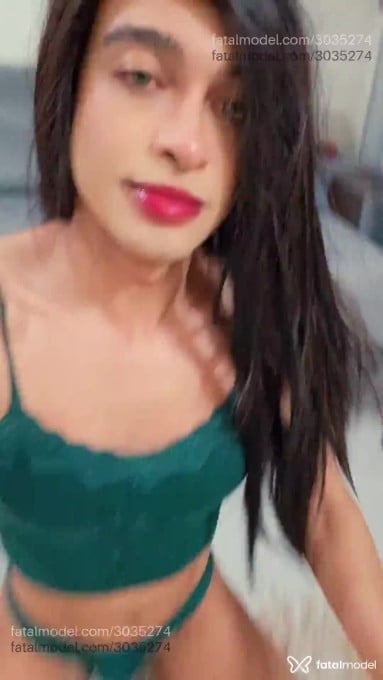 Acompanhante não-binário com cabelo castanho de olhos verdes em Jundiaí Acompanhante não-binário com cabelo castanho de olhos verdes em Jundiaí - Bruna Morningstar