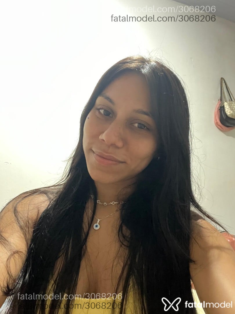 Acompanhante mulher morena (o) de olhos pretos - Ariel Fraz