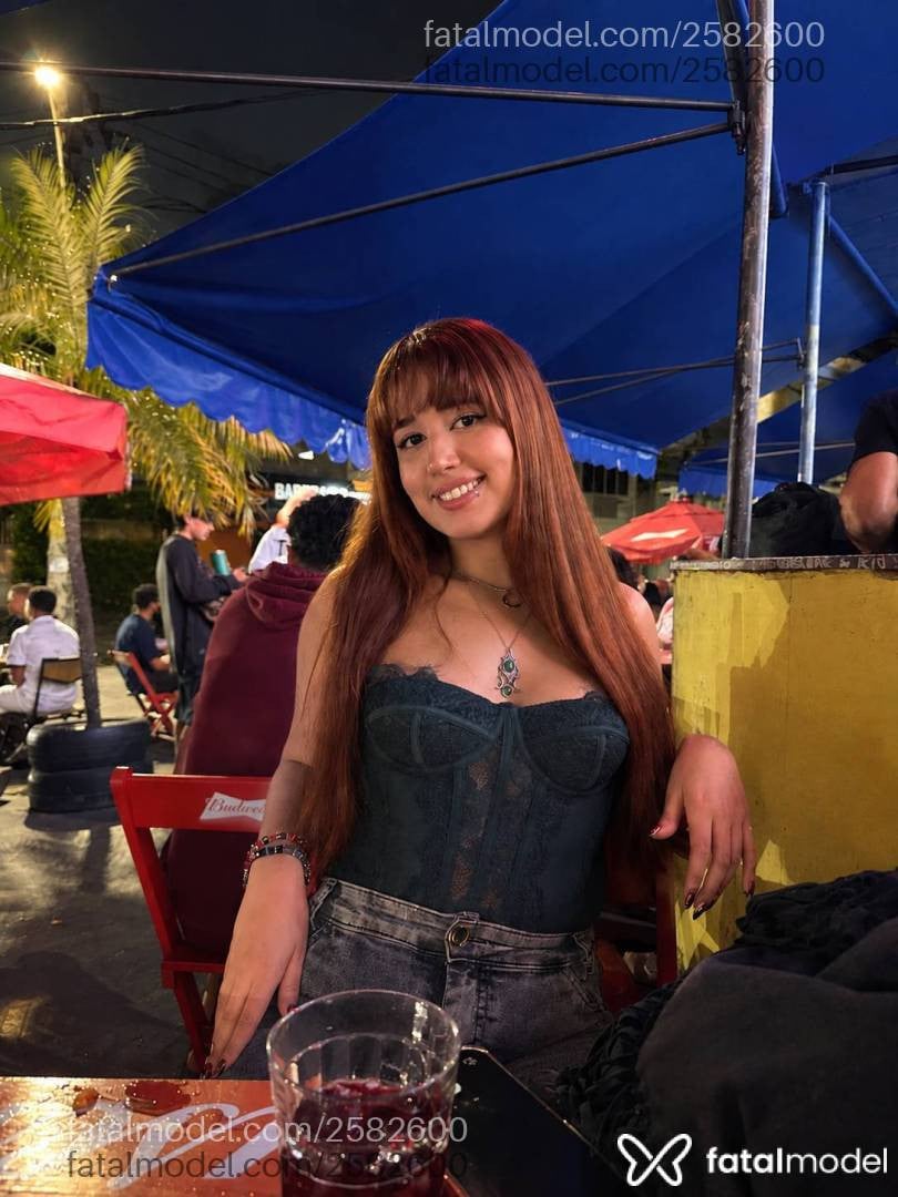 Acompanhante mulher ruiva (o) de olhos mel - Rosée