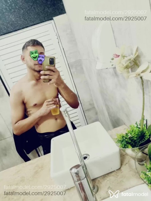 Acompanhante homem com cabelo castanho de olhos verdes em Fortaleza - Lobinho
