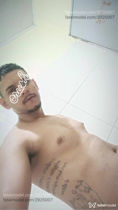 Acompanhante homem com cabelo castanho de olhos verdes em Fortaleza - Lobinho