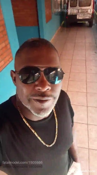 Acompanhante homem morena (o) de olhos pretos - Pietro