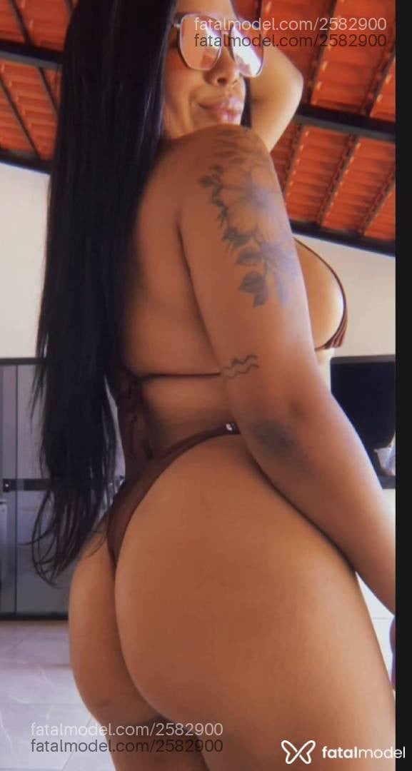 Acompanhante mulher com cabelo castanho de olhos castanhos - Luana