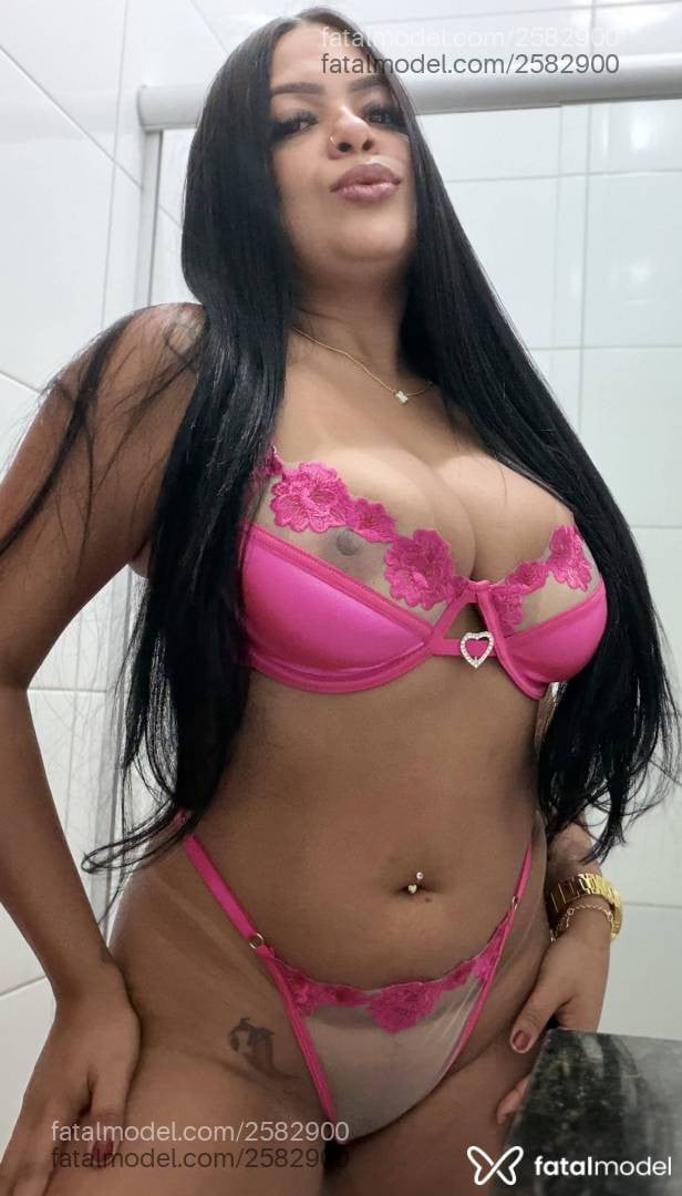 Acompanhante mulher com cabelo castanho de olhos castanhos - Luana