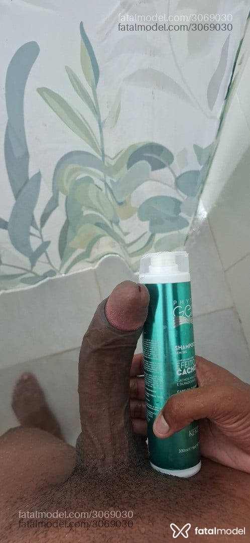 Acompanhante homem com cabelo castanho de olhos pretos - William Acompanhante homem com cabelo castanho de olhos pretos - William