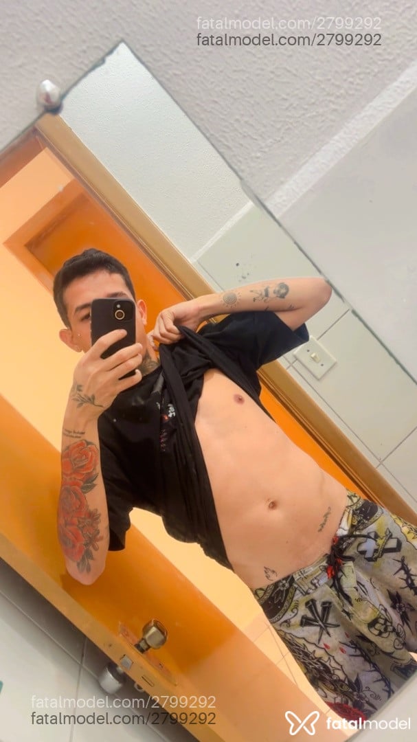 Acompanhante homem morena (o) de olhos pretos em Goiânia - Dener