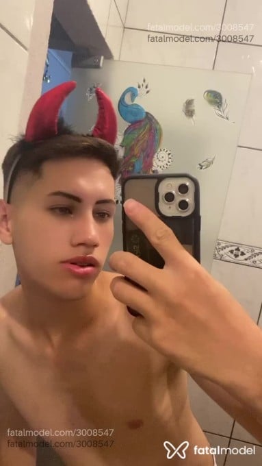 Acompanhante homem com cabelo castanho de olhos azuis em Santo Antônio da Platina Acompanhante homem com cabelo castanho de olhos azuis em Santo Antônio da Platina - Gabriel Costta