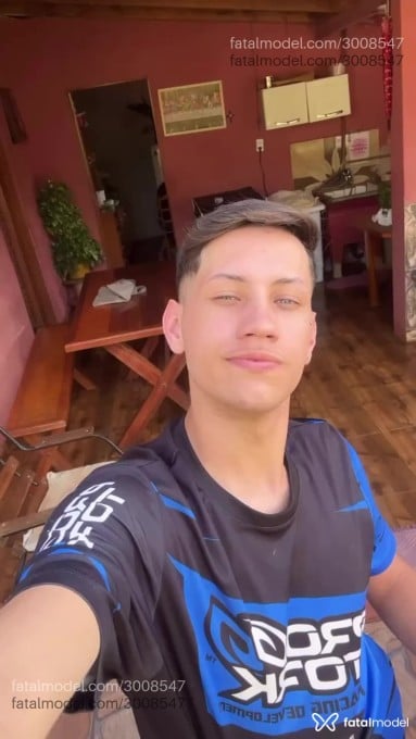 Acompanhante homem com cabelo castanho de olhos azuis em Santo Antônio da Platina Acompanhante homem com cabelo castanho de olhos azuis em Santo Antônio da Platina - Gabriel Costta