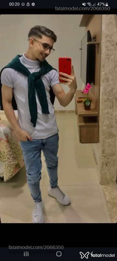 Acompanhante homem com cabelo castanho de olhos castanhos - Luiz Gonçalves