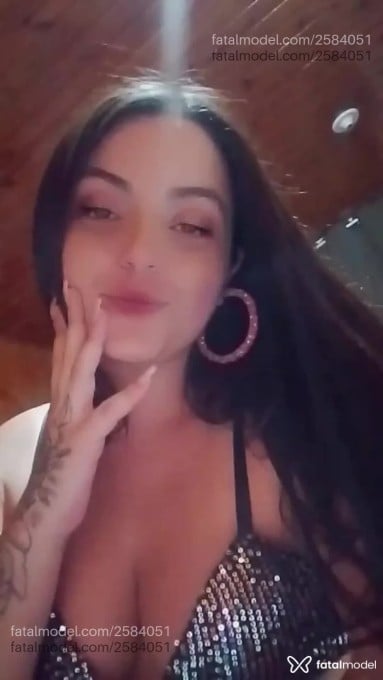 Acompanhante mulher com cabelo castanho de olhos mel em Itajaí - Vivi Dantas