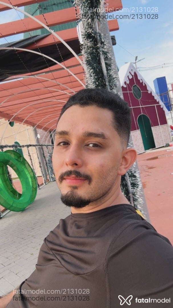 Acompanhante homem com cabelo castanho de olhos castanhos em São Paulo - Lucas Flores