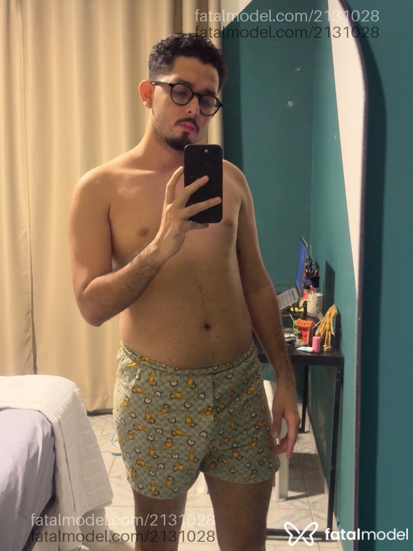Acompanhante homem com cabelo castanho de olhos castanhos em São Paulo - Lucas Flores