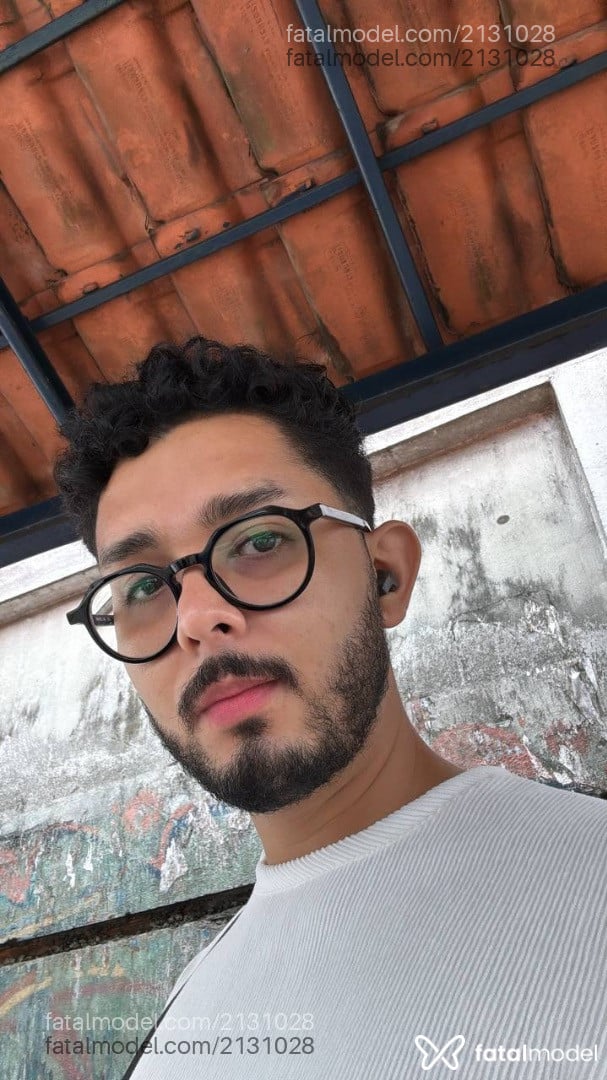 Acompanhante homem com cabelo castanho de olhos castanhos em São Paulo - Lucas Flores