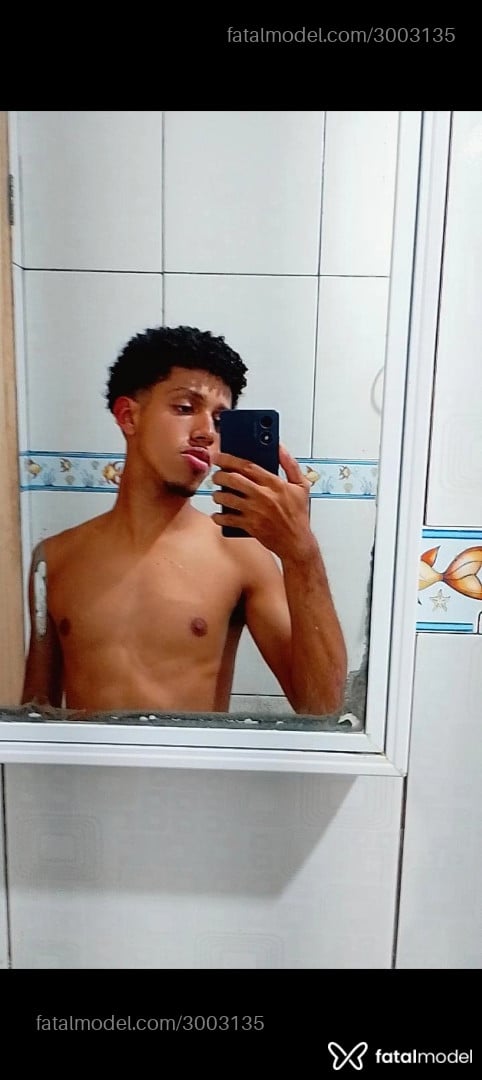 Acompanhante homem com cabelo castanho de olhos castanhos em Rio das Ostras - NovinhoVer