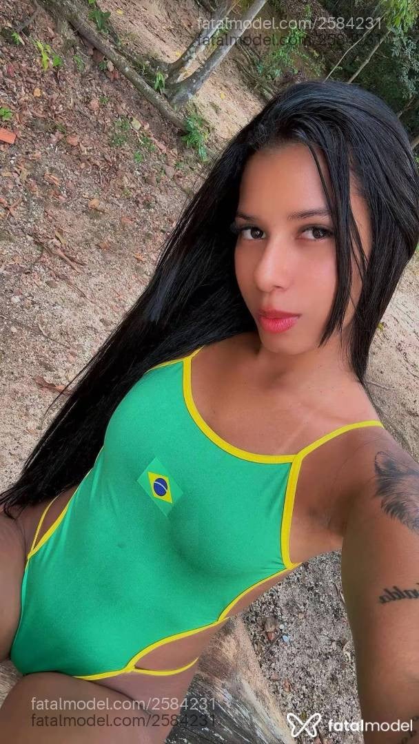 Acompanhante mulher com cabelo castanho de olhos pretos - Lane Ferreira