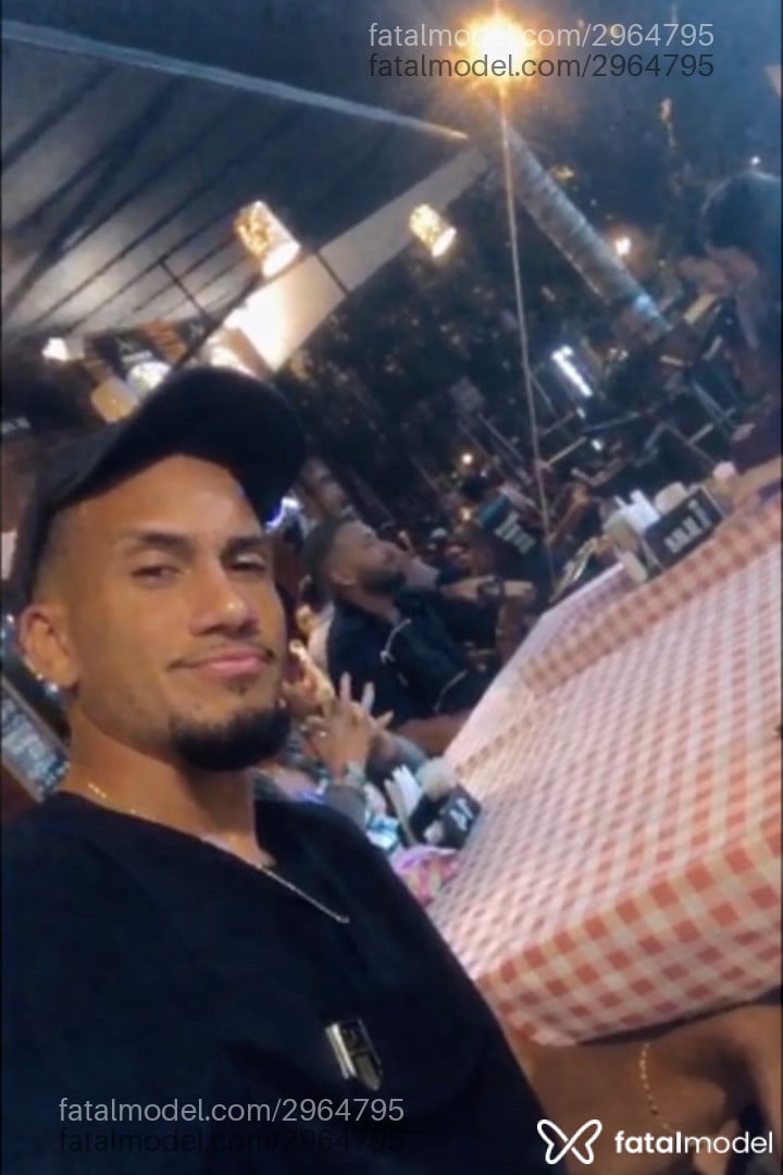 Acompanhante homem com cabelo castanho de olhos castanhos em Rio de Janeiro - Murilo