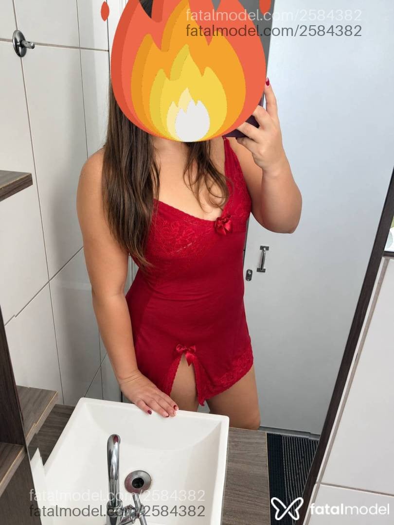 Acompanhante mulher com cabelo castanho de olhos castanhos - Larissa
