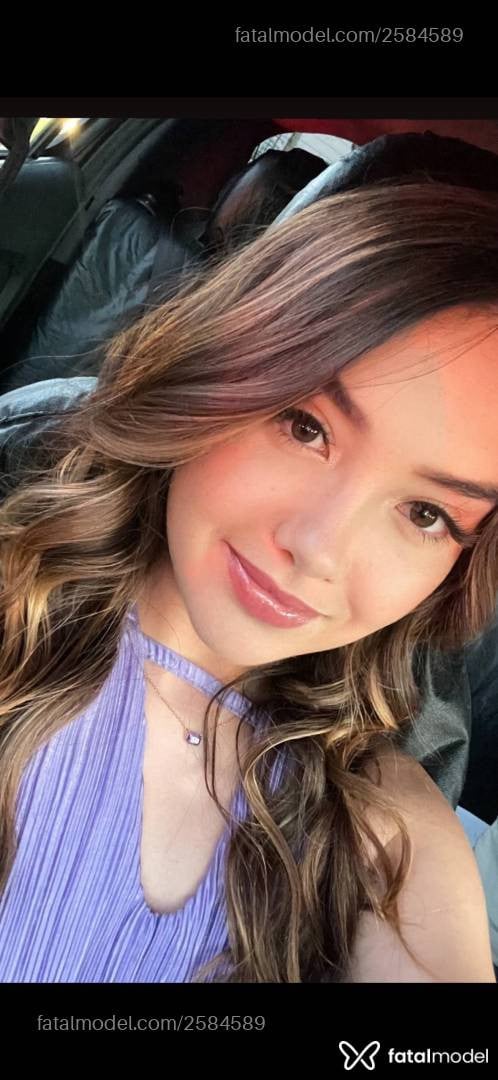 Acompanhante mulher com cabelo castanho de olhos verdes - Bruna