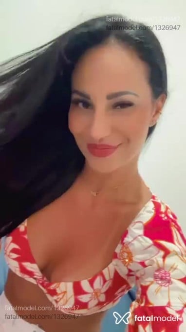 Acompanhante mulher com cabelo castanho de olhos castanhos em Londrina - Isabella