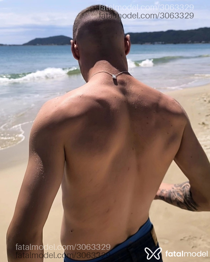 Acompanhante homem com cabelo castanho de olhos verdes - Felipe Acompanhante homem com cabelo castanho de olhos verdes - Felipe