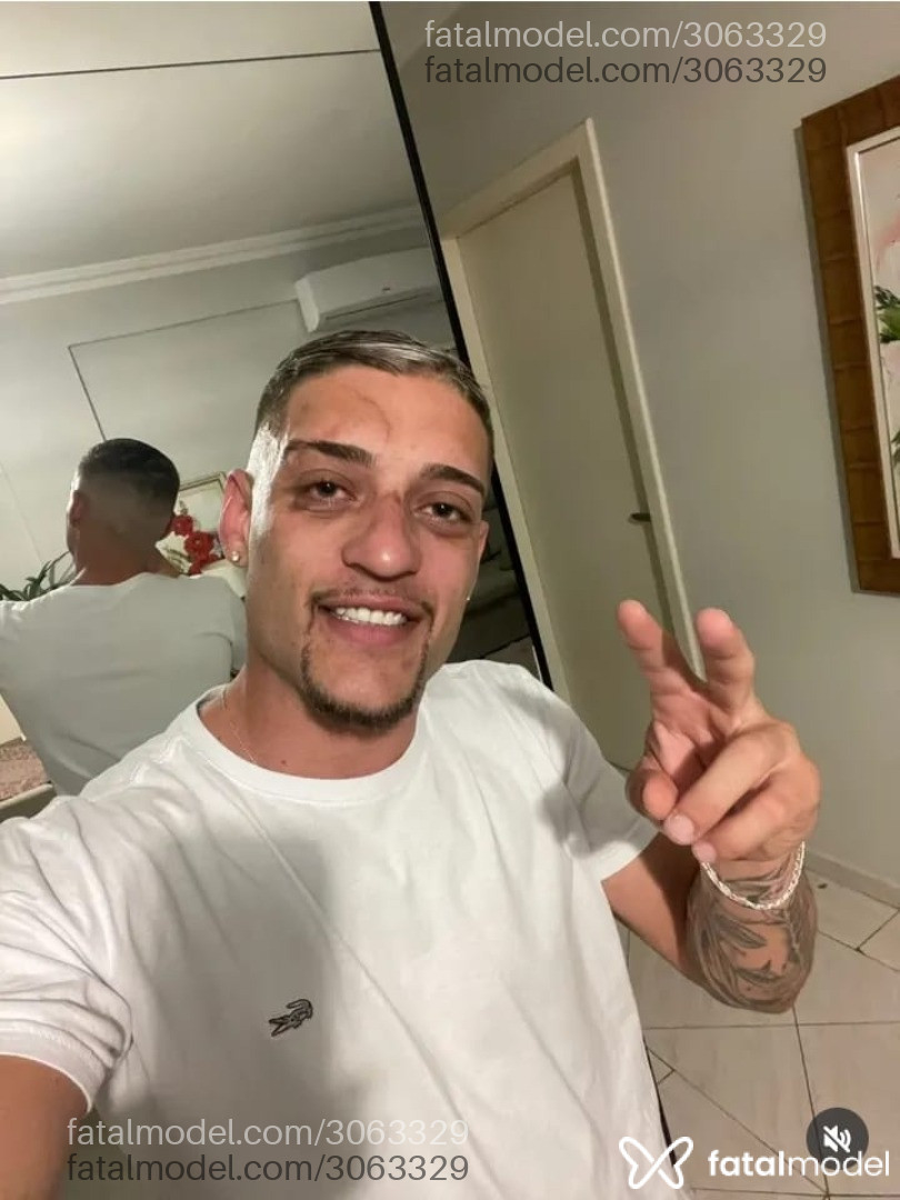 Acompanhante homem com cabelo castanho de olhos verdes - Felipe Acompanhante homem com cabelo castanho de olhos verdes - Felipe