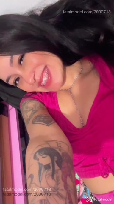 Acompanhante mulher morena (o) de olhos castanhos em Virtual Acompanhante mulher morena (o) de olhos castanhos em Virtual - Ana